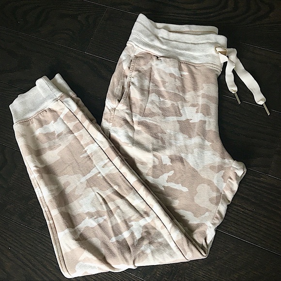 Athleta Balance Printed Jogger in Camo Lux Oatmeal Heather - Picture 2 of 16